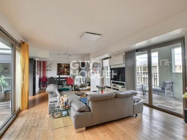 À VENDRE, DERNIER ETAGE, Appartement lumineux de 104 m² avec double balcon et vue dégagée, 