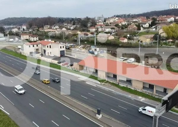 Local professionnel 61 m² 