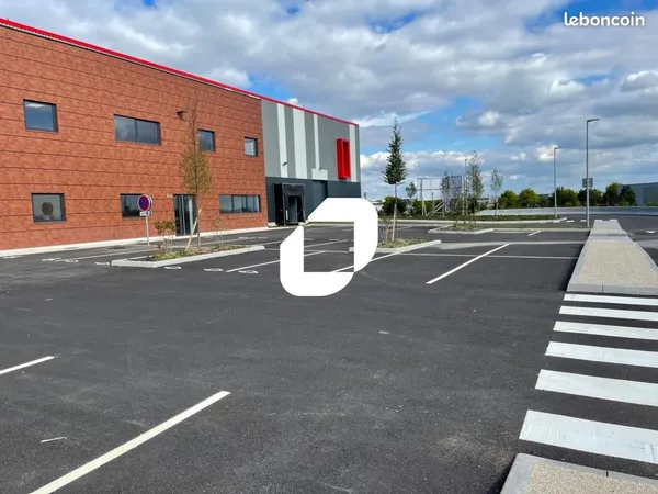 Local d'activité 2 617 m² 