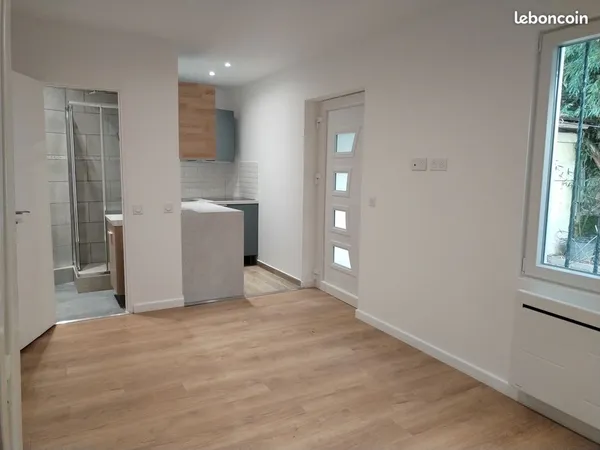 Location appartement duplex 40 m² 2 chambres + cour 