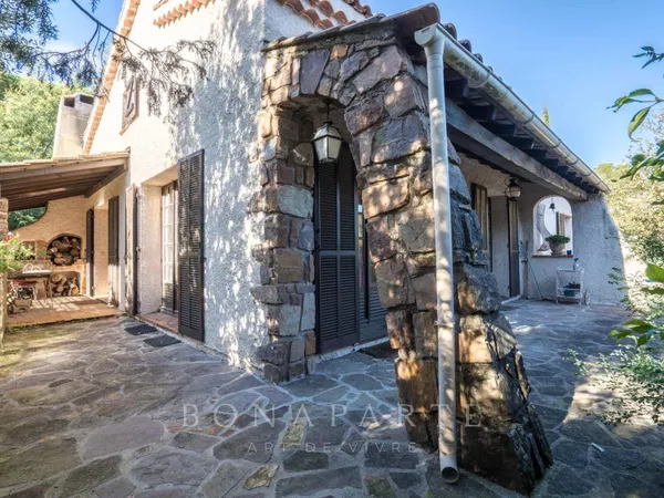 Villa - 155 m² - 4 pièces 