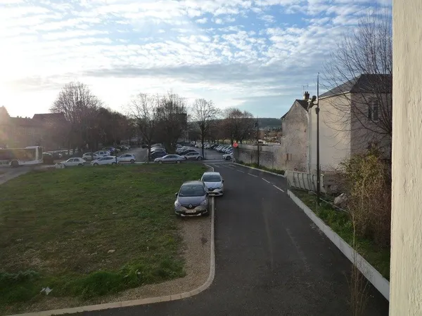 CHATEAU THIERRY 02 CHARMANT F2 de 46m2 A VENDRE HYPER CENTRE 