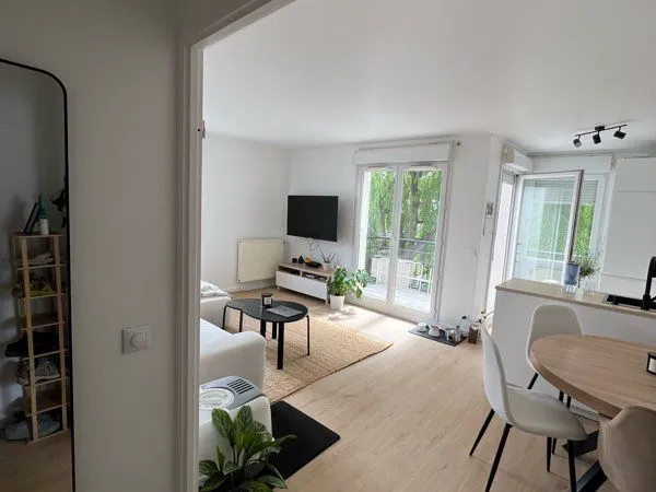 3 pièces meublé - 55 m² - Refait à neuf - Balcon - Parking + Box - Serris Bourg 
