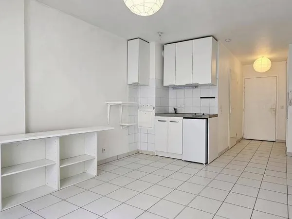Studio 1 pièce 25 m² 