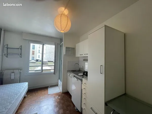Studio 1 pièce 11 m² 