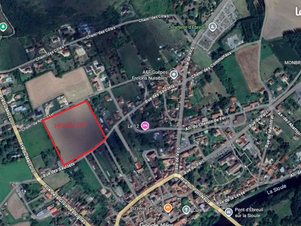 Terrain constructible 24350m² à lotir à Ebreuil 