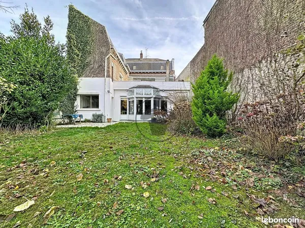 Maison 9 pièces 250 m² 