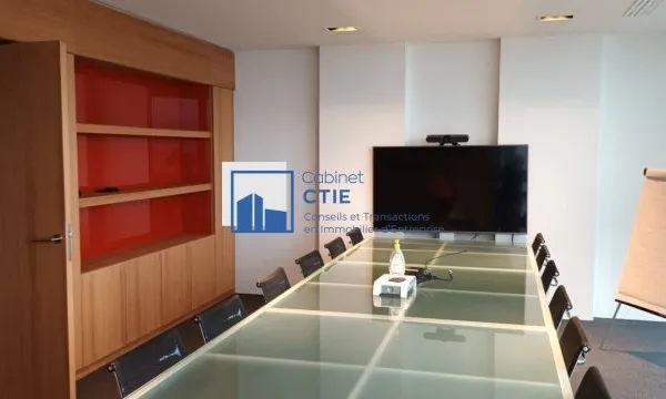 Bureaux 612 m²