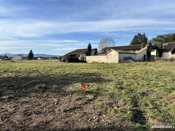 Terrain 747 m² 