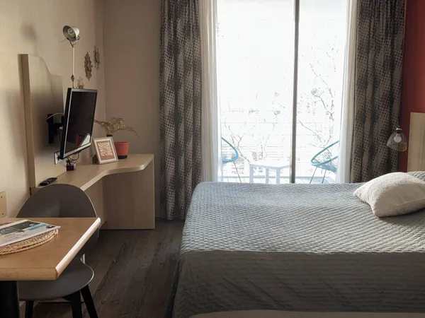 Studio 8ème Prado Plage meublé TOUTES CHARGES COMPRISES (edf internet inclus) 