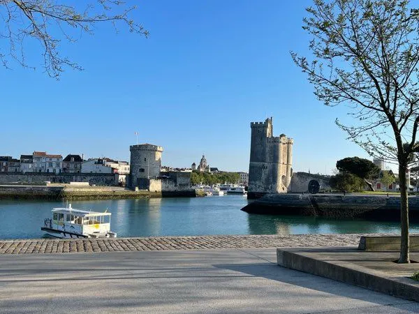 Bail 6 mois, 2 chambres, terrasse, parking 