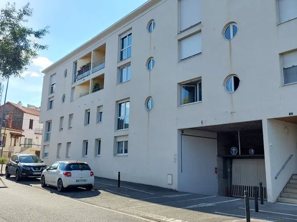 Parking en sous sol rue de la Pradelle 