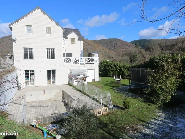 Superbe Propriété 235 m² sur 8975 m² piscine vue 