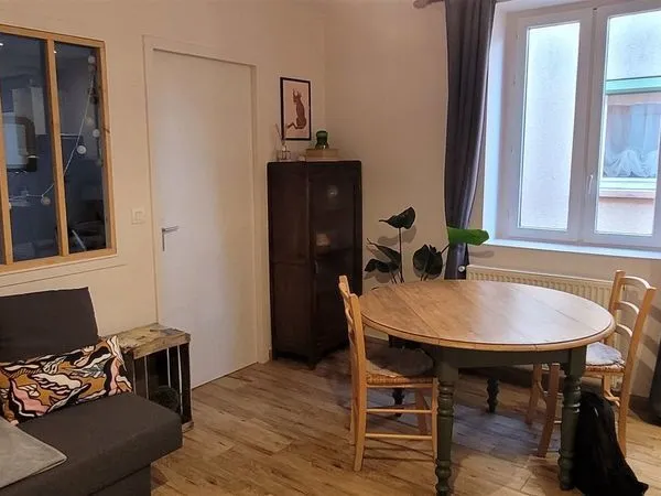 Charmant T2 MEUBLÉ de 38 m² en plein coeur de Fontaines sur 