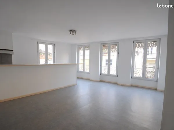 Appartement T3 Agen centre proche Mairie 