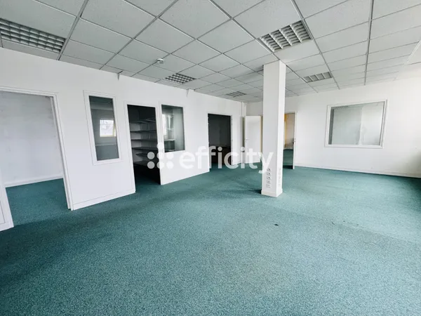 Bureau 6 pièces 141 m² 