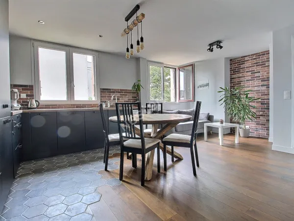 MONTREUIL, A 260 MÈTRES DU METRO CROIX DE CHAVAUX, BEAU 3 PIÈCES AVEC BALCON ET CAVE 