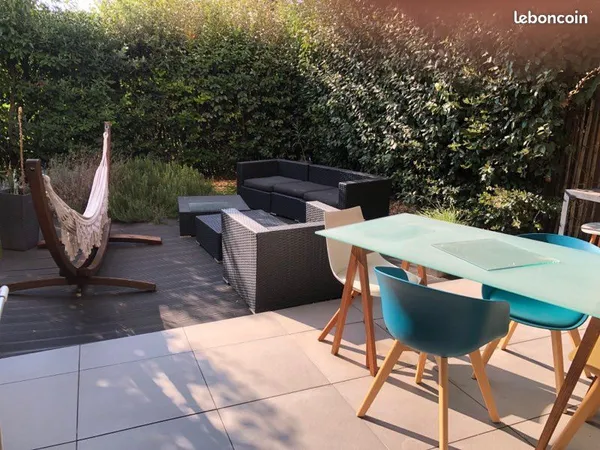 T2 jardin et garage dans résidence avec piscine 