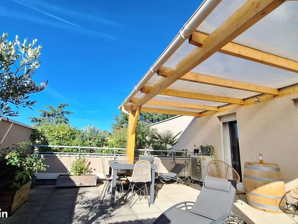 Appartement rénové - T3 64 m² - Terrasse - Dernier étage 