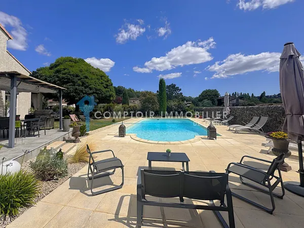 Maison de plain-pied 8 pièces 185 m² 
