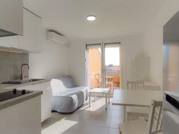 LA LONDE LES MAURES STUDIO LOCATION MEUBLEE A L'ANNEE 