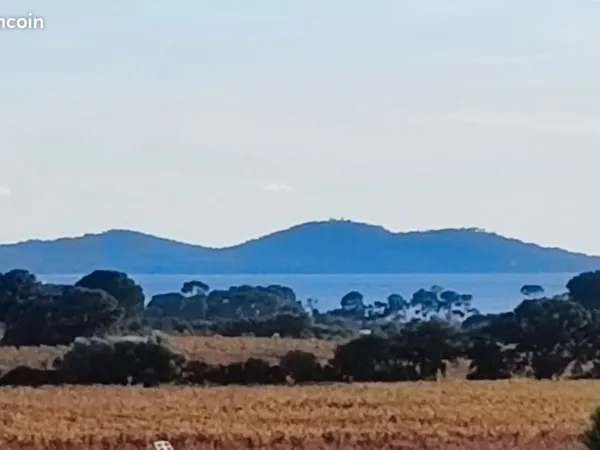 T2 vue panoramique sur la mer et les iles 