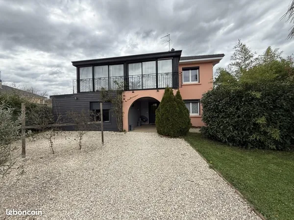Maison 10 pièces 211 m² 
