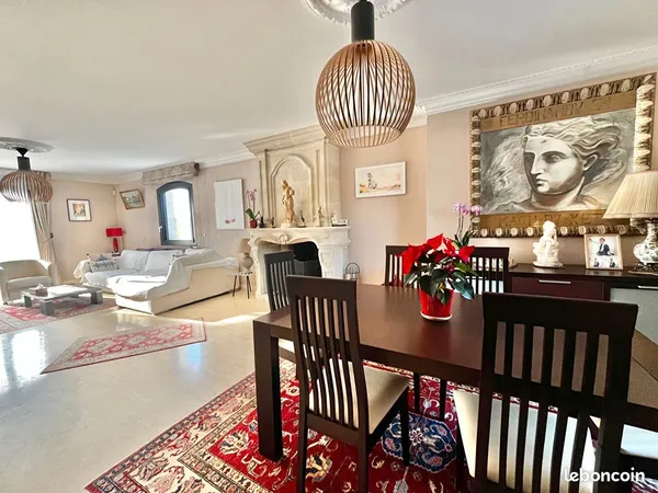 Propriété 7 pièces 195 m² 