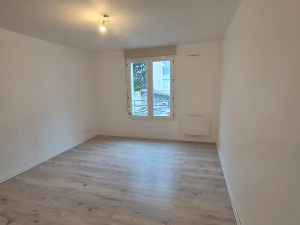 Studio refait à neuf à 5min du métro saint michel 