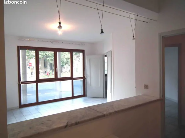 LOUE T4 - 73m² - NANCY CENTRE - GARE - FOCH - PLACE DE LA COMMANDERIE LOYER : 650 + 85 charges 