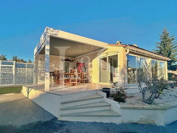 Maison de plain-pied 5 pièces 124 m² 