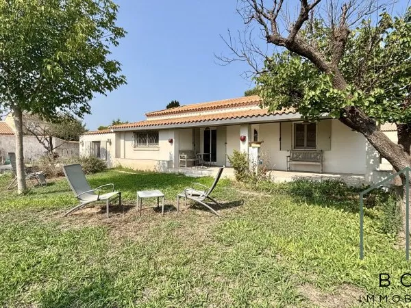 Villa de plain pied avec jardin