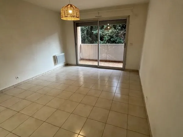 Studio 1 pièce 27 m² 