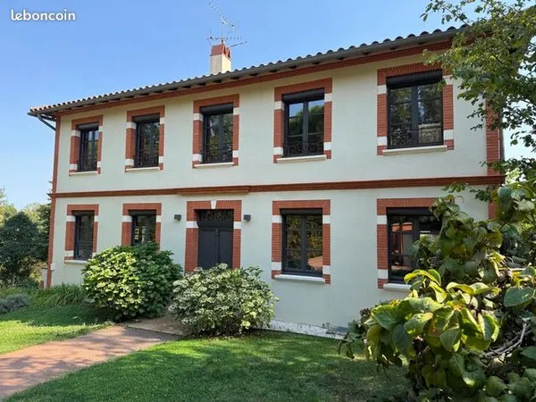 Maison restaurée à Vigoulet-Auzil 