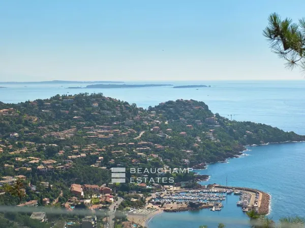Villa contemporaine neuve avec vue mer 