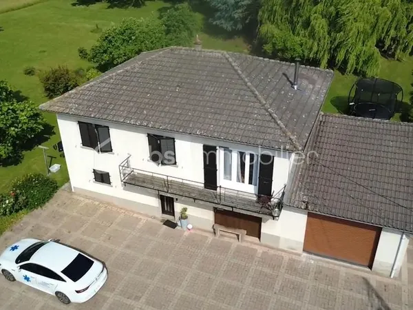 Maison spacieuse avec balcon et terrasse à Lissey 