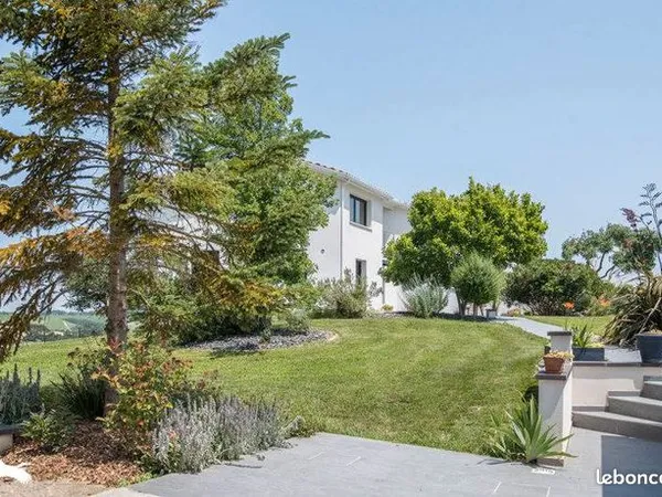 Villa 9 pièces 262 m² 