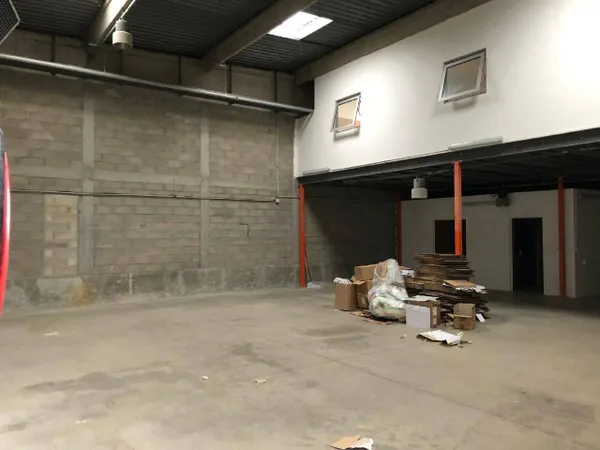 Local d'activité 1011 m² 