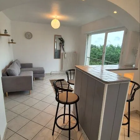 Location F2 meublée ultra lumineux dans résidence calme 
