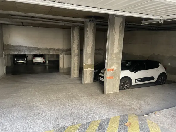 Parking intérieur 10 m² 