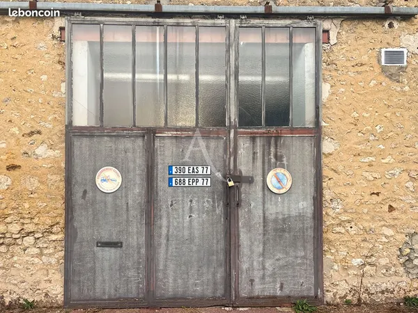 Local 160 m² BRIE COMTE ROBERT 