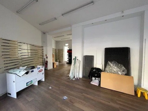 Boutique 2 pièces 138 m² 