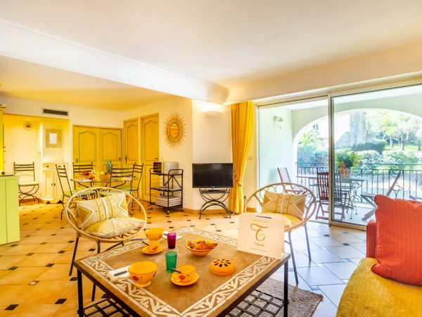 Appartement T3 pour 4 personnes avec piscine à 50 mètres de la plage. 