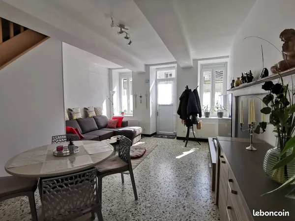 Loue maison F3 cour + bâtiment à Liesse 
