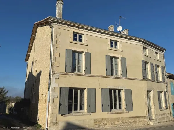 Magnifique Maison de Village 8 Minutes d'Aigre 