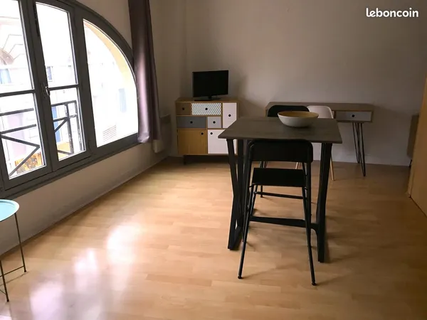 Studio Chartrons à louer 