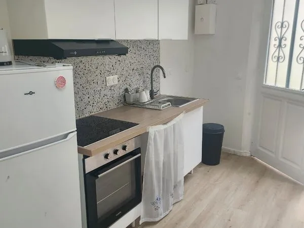 Beau Studio refait à neuf - 1 pièce - 25m2 - 