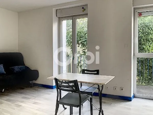 Studio 1 pièce 17 m² 