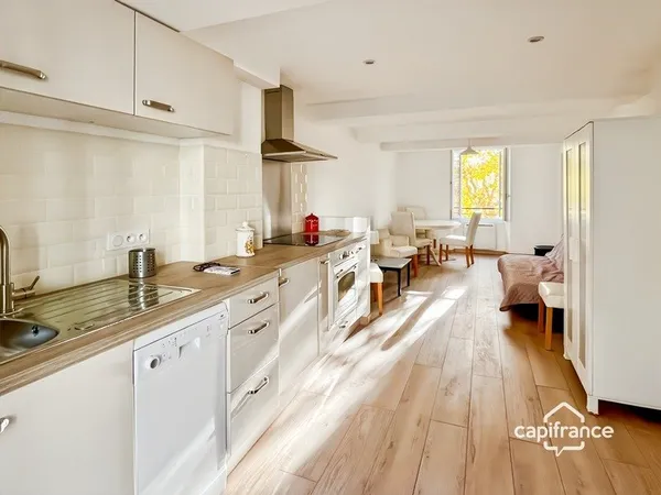Appartement à vendre 2 pièces plus combles aménageables BAGNOLS EN FORET (83) 