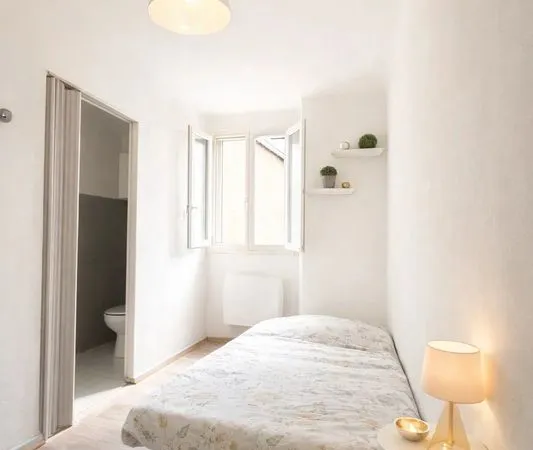 Studio 1 pièce 12 m² 